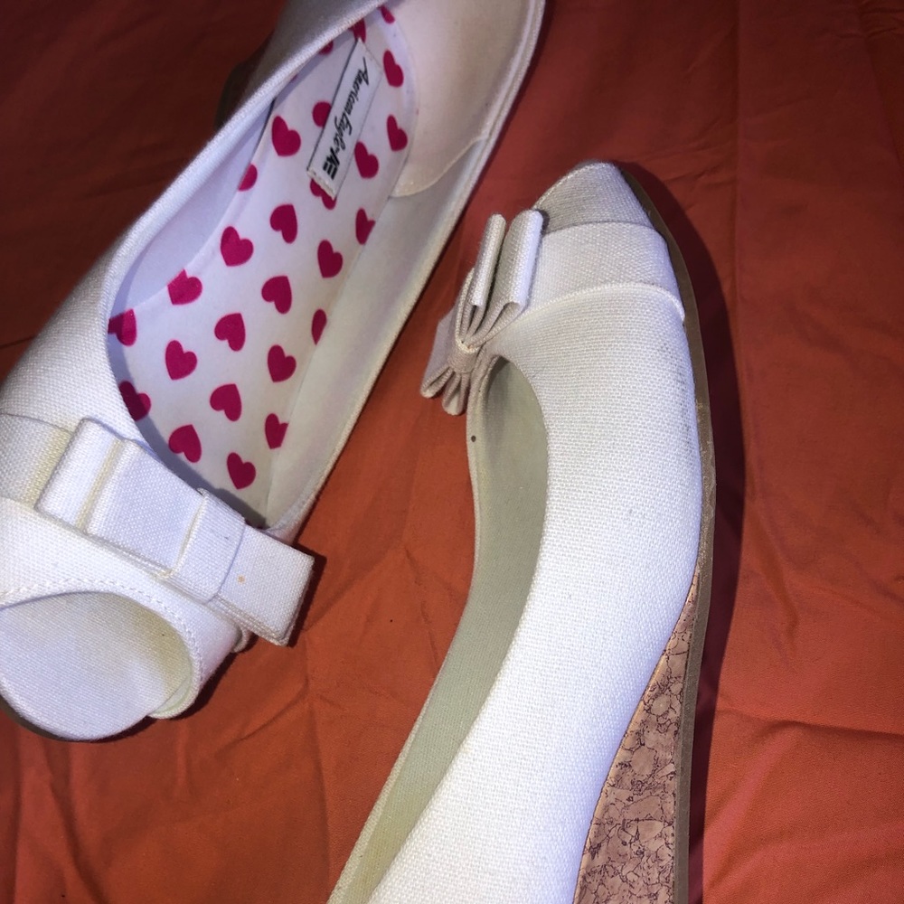 White wedges